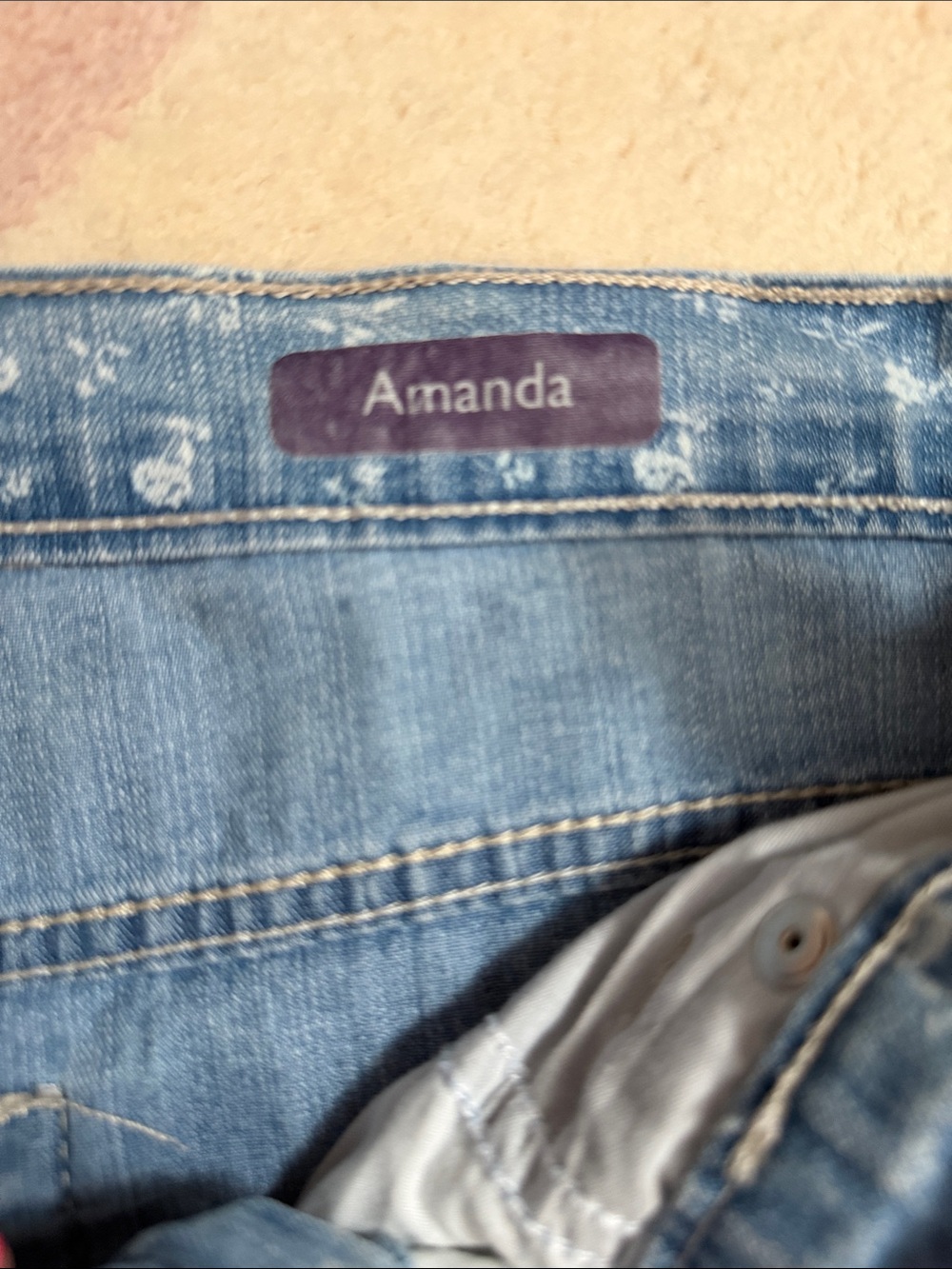 Gloria Vanderbilt Amanda Light Blue Denim Jeans with Floral Print - Picture 4 of 7
